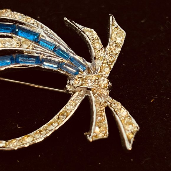Vintage Silver Tone, Clear Round Rhinestone And Blue Baguette Bow Brooch (3808) - Picture 3 of 7